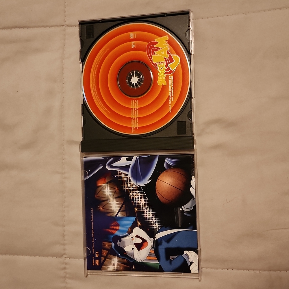 Space Jam Bundle 1996 - Space Jam (Clam) VHS Tape & Soundtrack CD - Picture 6 of 13